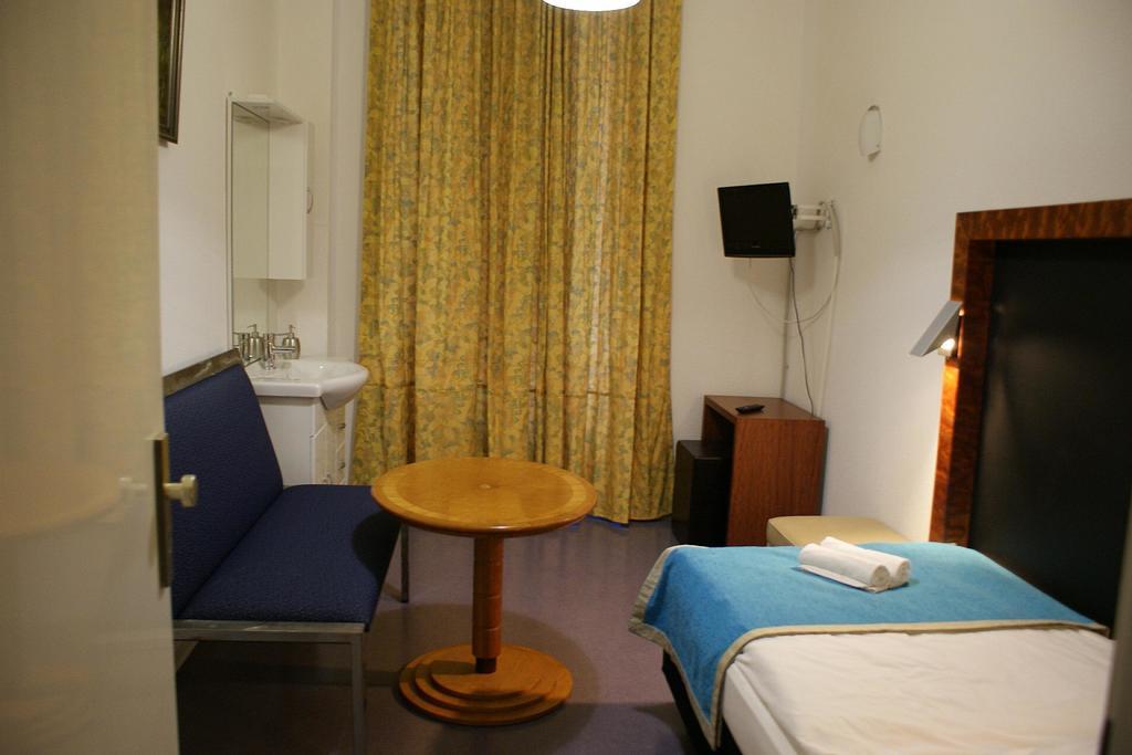 Hotel Garni Aaberna Берлин Экстерьер фото